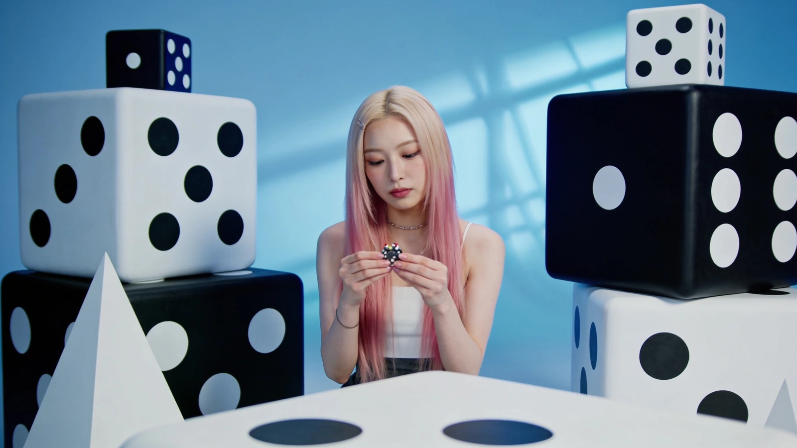 MiniMax H3 pink-hair studio with oversized dice preview